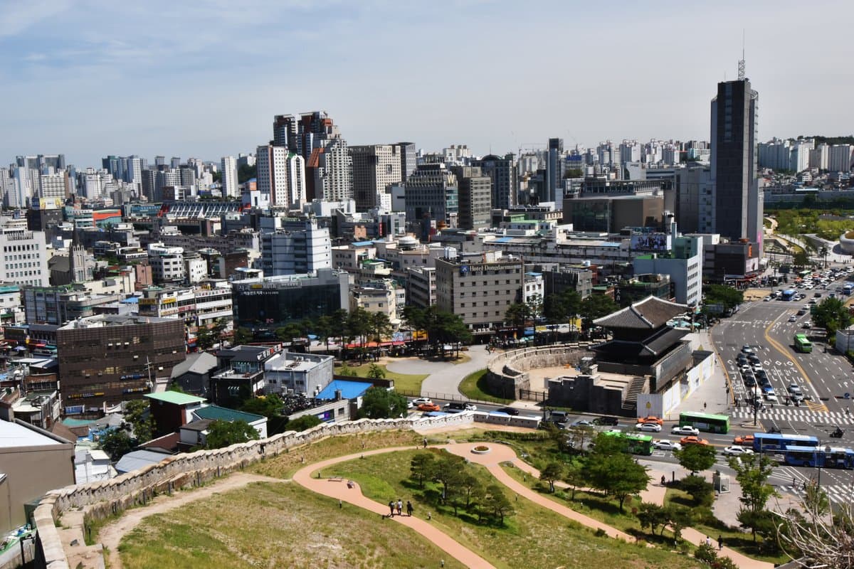 law 39 seoul fortress wall.jpg