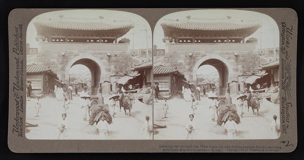 law 45 seoul west gate 1904.jpg