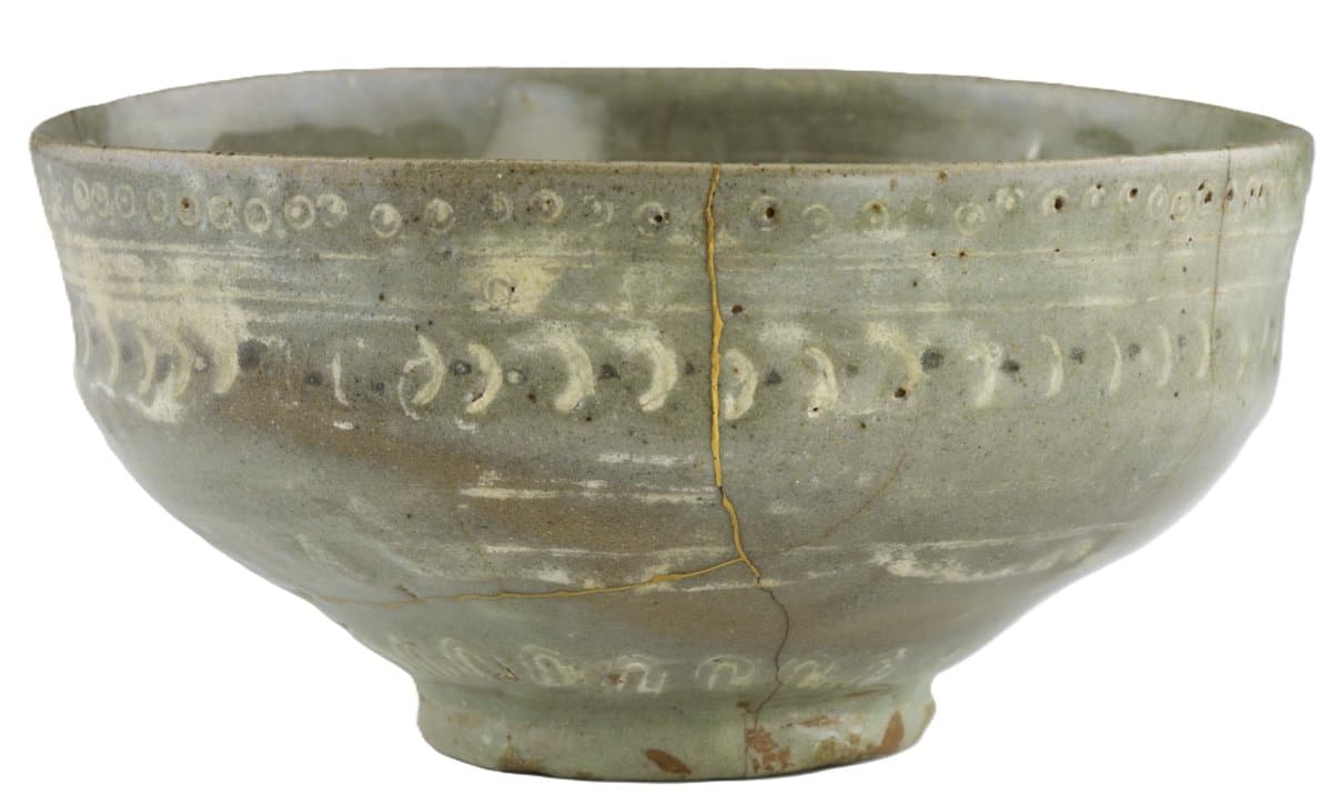 law 46 tea bowl gold repair.jpg